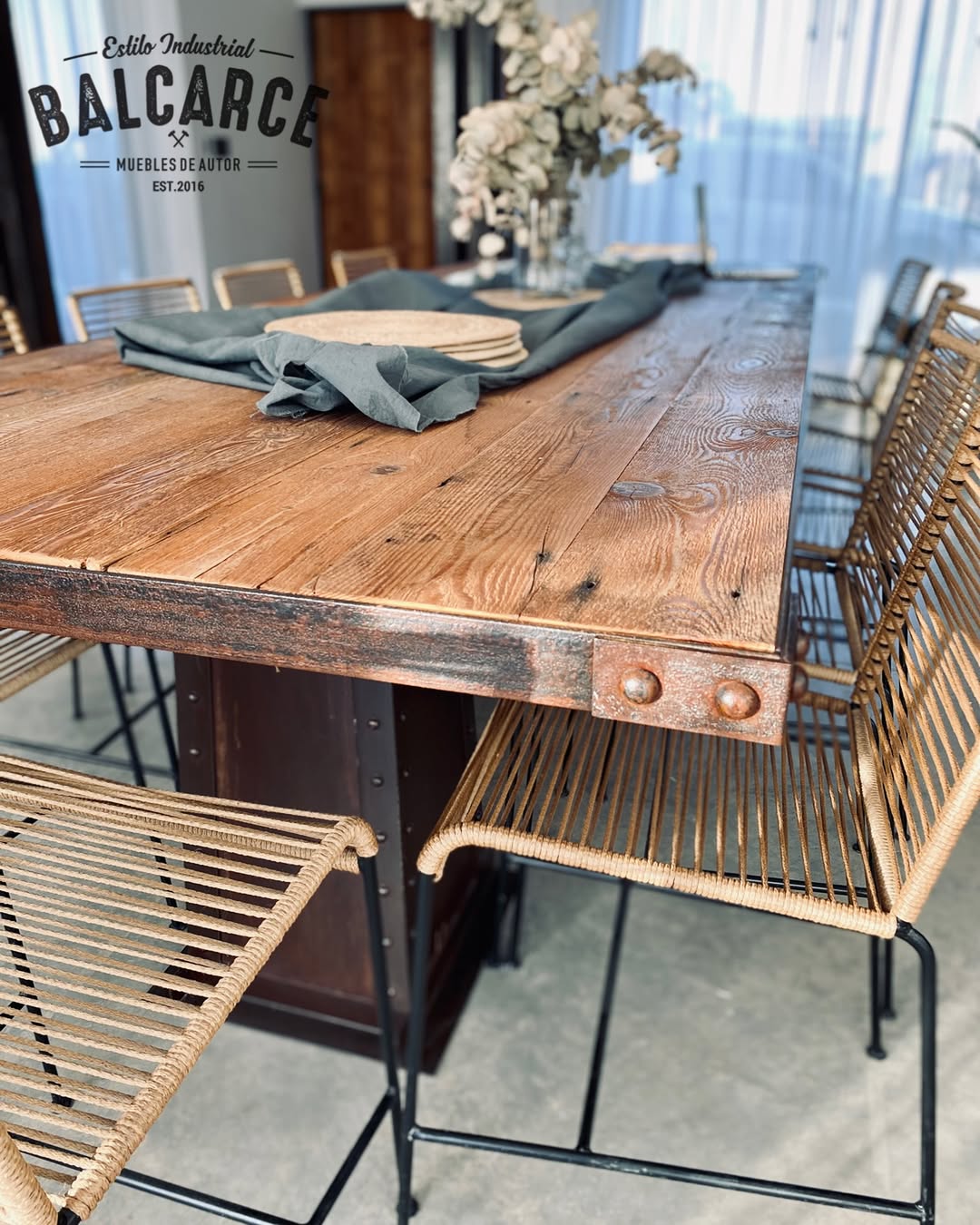 Detalle mesa comedor